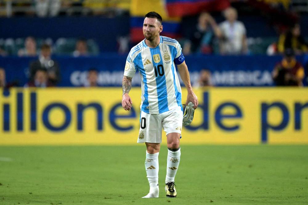 Argentina's forward #10 Lionel Messi leaves the pitch after picking up an injury during the Conmebol 2024 Copa America tournament final football match between Argentina and Colombia at the Hard Rock Stadium, in Miami, Florida on July 14, 2024. - Photo by AFP