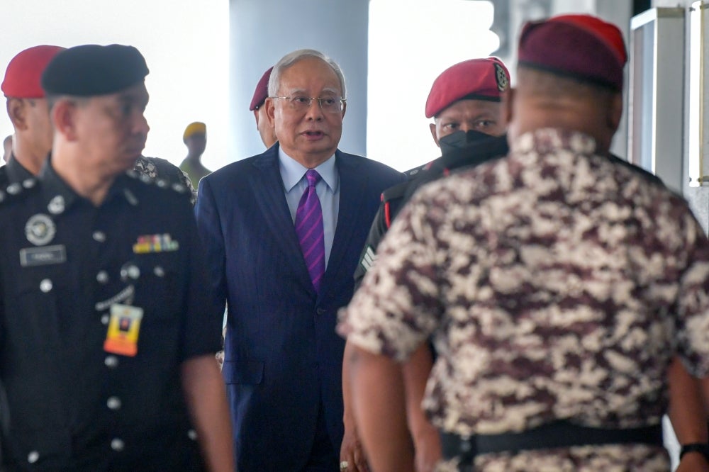 Lawyer Tan Sri Muhammad Shafee Abdullah, representing Najib told the court that he had received instructions from his client to withdraw the appeal today. - Photo by Bernama