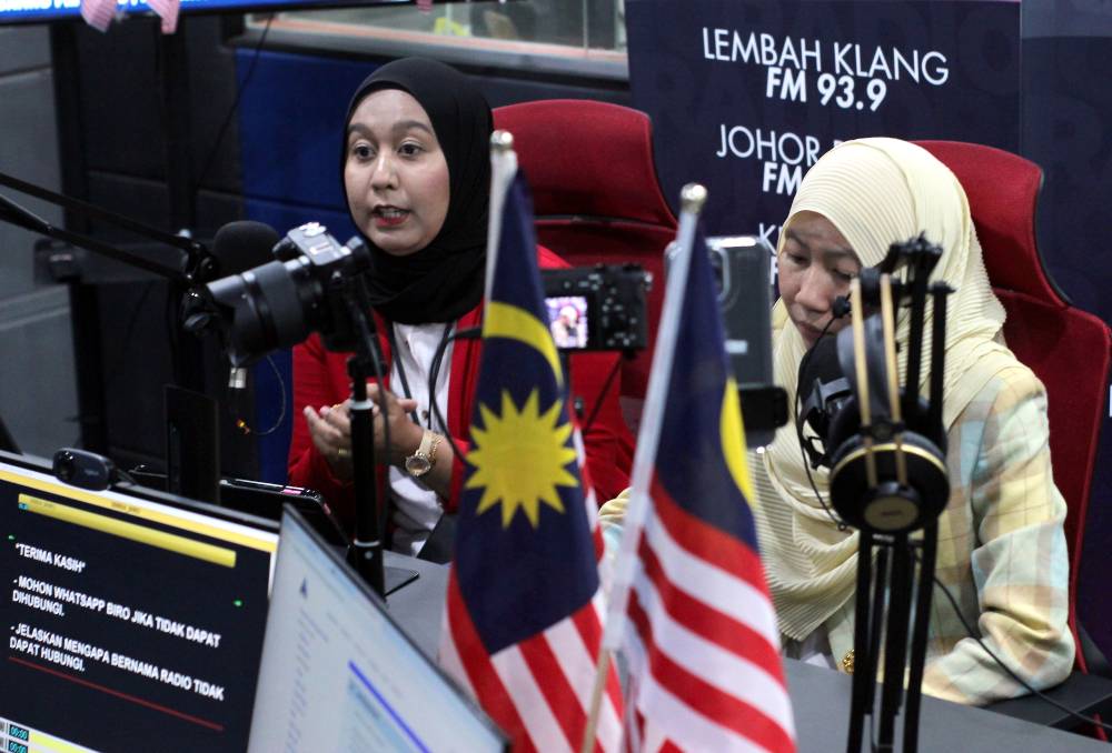 Selangor IRB Public Relations officer Ilyia Haidar Kharib (left) and IRB Public Relations officer during an interview with Bernama Radio. - Photo by Bernama