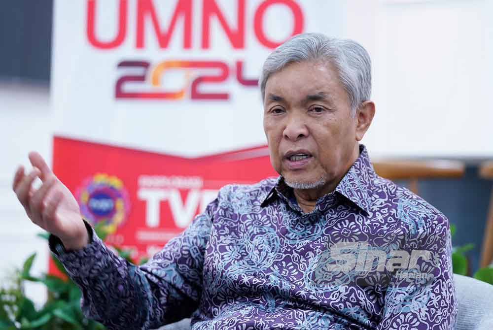 Zahid speaks to reporters during an interview in conjunction with at WTCKL on Saturday. Photo by Mohd Halim Abdul Wahid/Sinar Harian 