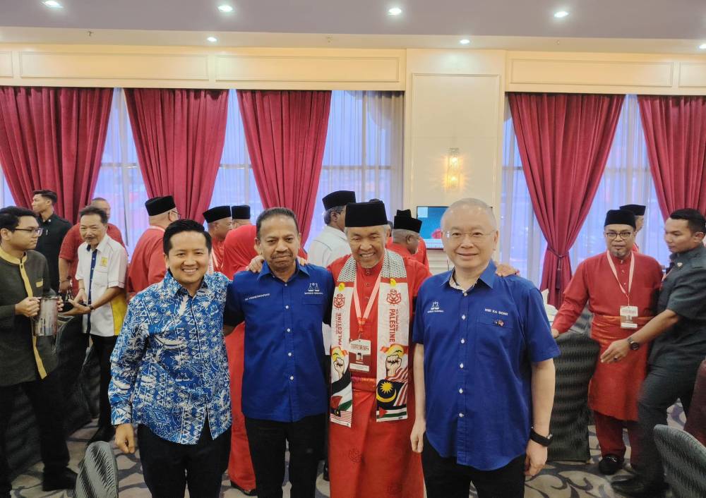 MCA President Datuk Seri Wee Ka Siong said that BN's iconic logo symbolises a coalition that has governed Malaysia through numerous challenges and successes over the years. - Photo credit: Wee Ka Siong/FB