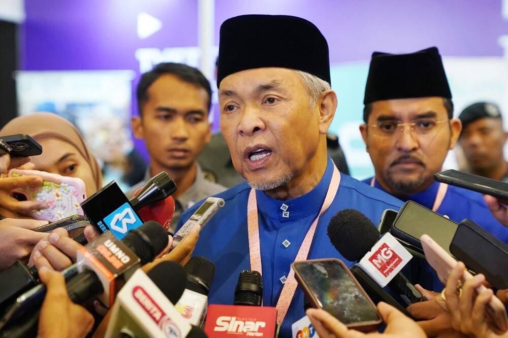 Umno President Datuk Seri Ahmad Zahid Hamidi when met at the Umno General Assembly today. - Photo by Sinar