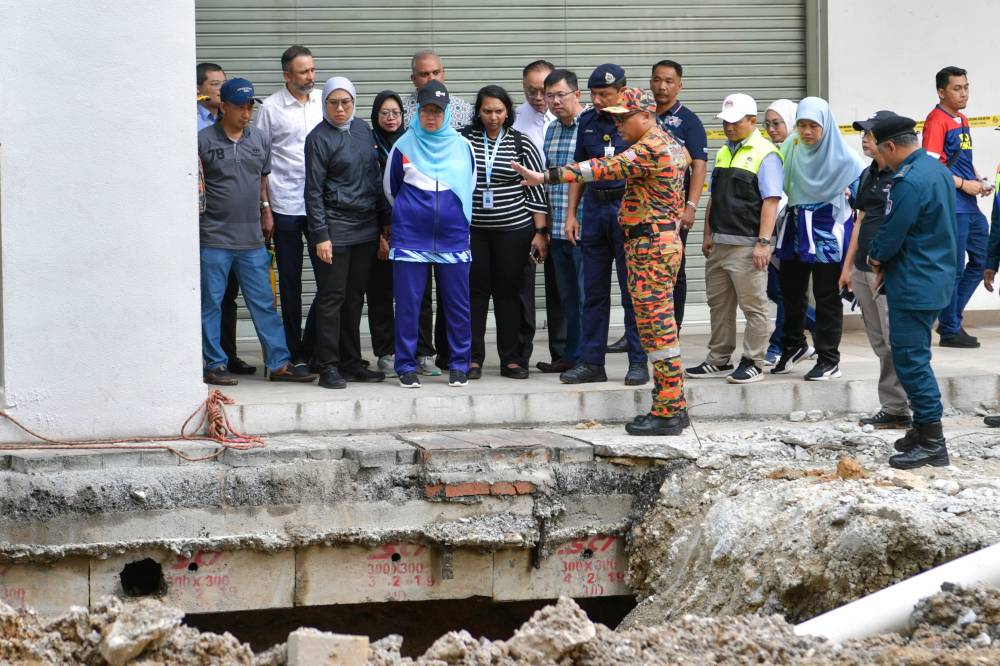 Minister in the Prime Minister’s Department (Federal Territories) Dr Zaliha Mustafa at the scene of the incident. Photo by Bernama