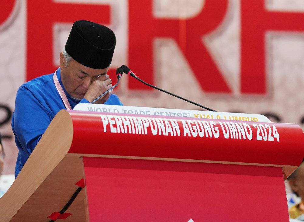 KUALA LUMPUR, August 24 - Zahid was emotional during the closing session of the Umno General Assembly 2024 at Dewan Merdeka today. (PHOTO BY ROSLI TALIB)