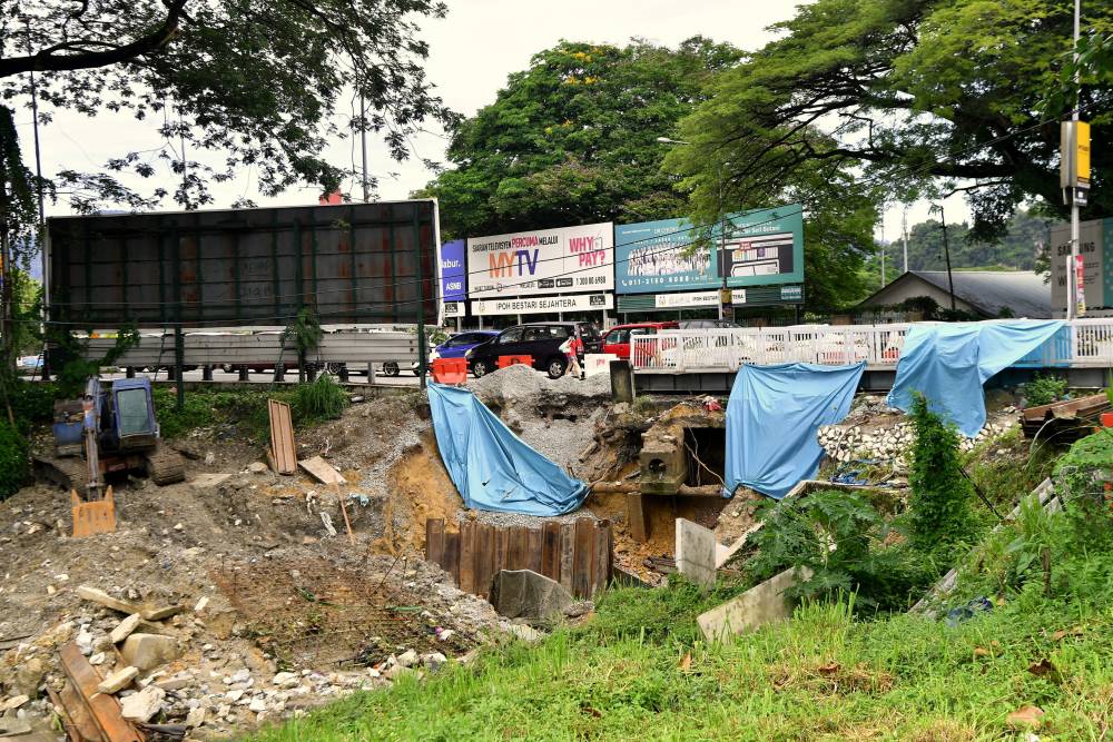 Sinkholes are sudden collapses in the ground caused by the erosion of soluble rocks, such as limestone, salt, or gypsum. - Photo by Bernama