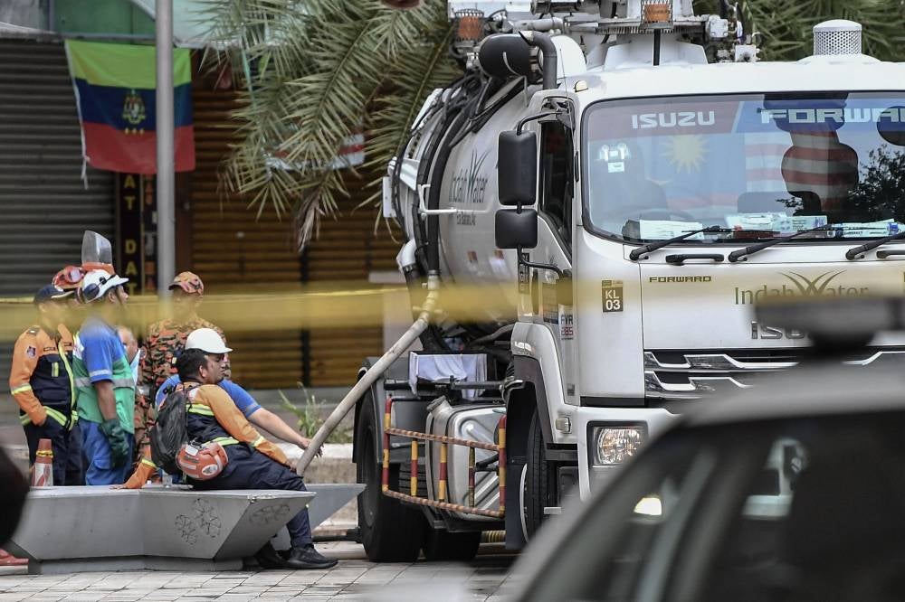 The team has conducted flushing in all manholes around the incident area as of this afternoon, and this will continue along with monitoring at the Indah Water Konsortium (IWK) Pantai Dalam sewage plant. - Photo by Bernama