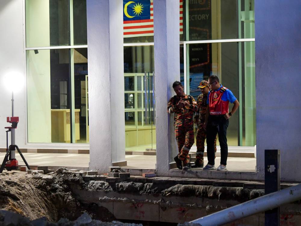 Sinkholes, such as those seen in Masjid India and much of Kuala Lumpur (KL), are often caused by natural factors, especially in regions with underlying limestone, a phenomenon observed globally. Bernama photo.