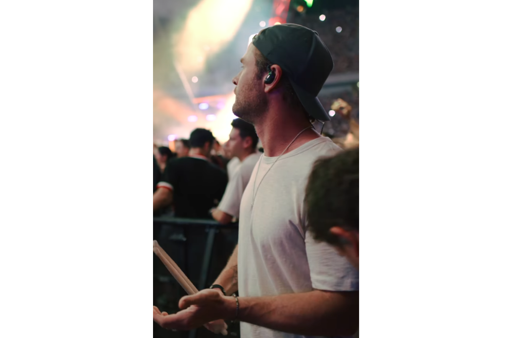 Chris Hemsworth getting ready to go on stage. (Screenshot via video posted on Ed Sheeran's Instagram page @teddysphotos.)