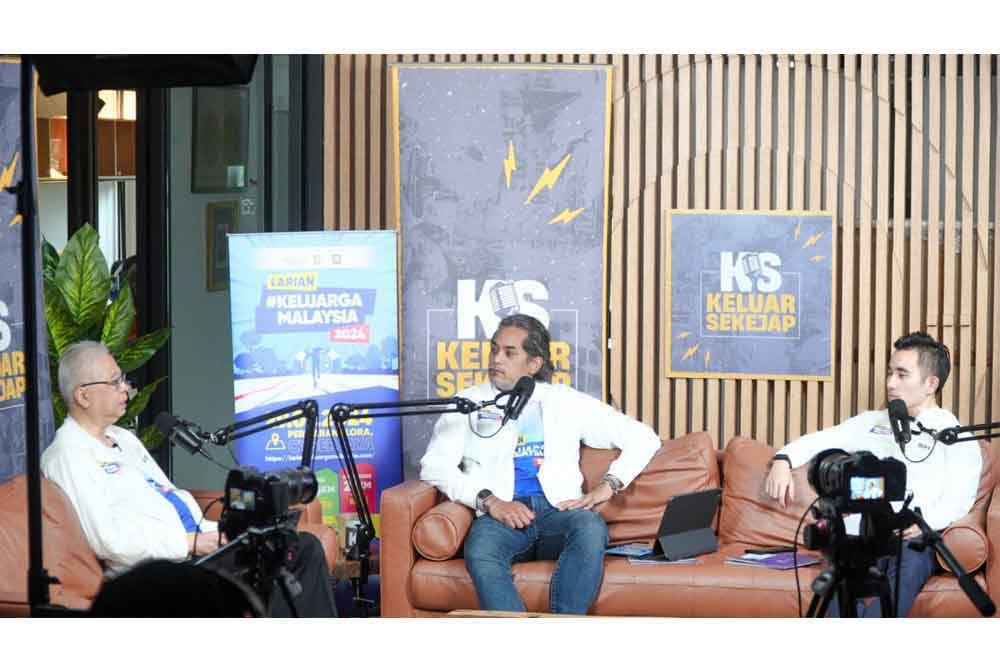 Ismail Sabri (left) with KS hosts Khairy Jamaluddin and Shahril Hamdan on Wednesday.