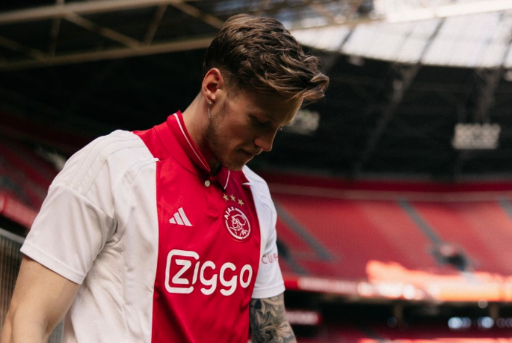Weghorst has played for several clubs around Europe, starting his career at Dutch league sides FC Emmen, Heracles Almelo, and AZ Alkmaar. - Photo credit: afcajax/Instagram
