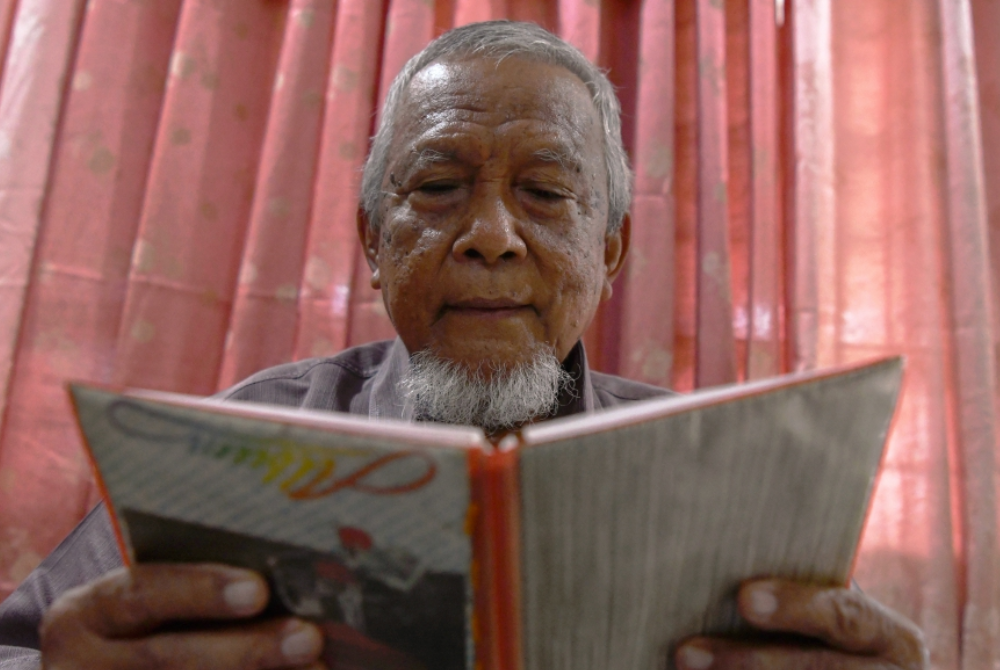 Zawawi shared that he joined the Jungle Squad because he could not bear to see the military and police forces fighting tirelessly to curb the communist insurgency during the Emergency period. - Photo by Bernama