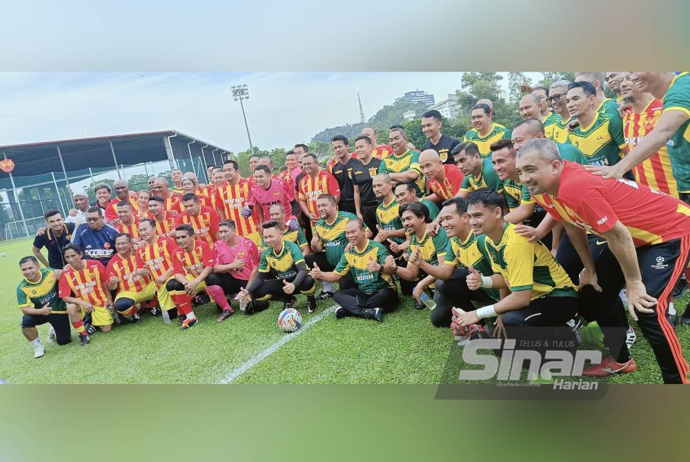 The friendly football match between the Selangor MB's team and the Kedah MB's team at the FA Selangor Training Centre on Tuesday afternoon. Photo by ASRIL ASWANDI SHUKOR/SINAR