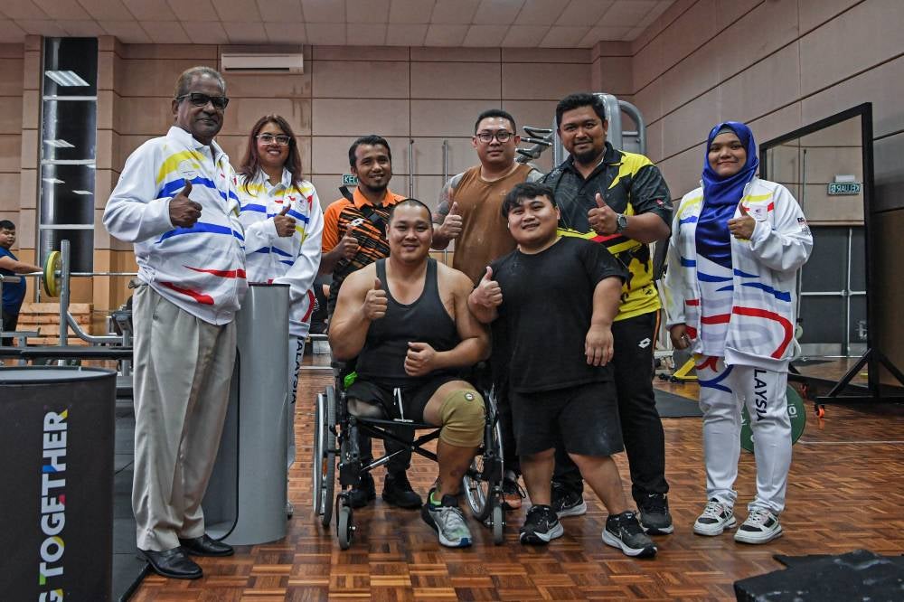 Bonnie Bunyau Gustin (right, front) has a strong chance of defending the gold medal he won at his Paralympic debut in the 2020 edition in Tokyo. - Photo by Bernama