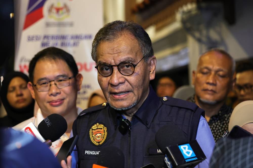 Health Minister Datuk Seri Dr Dzulkefly Ahmad at the Clean, Smoke-Free Premises Walkabout Programme in Jalan Dhoby, last night. - Photo by Bernama