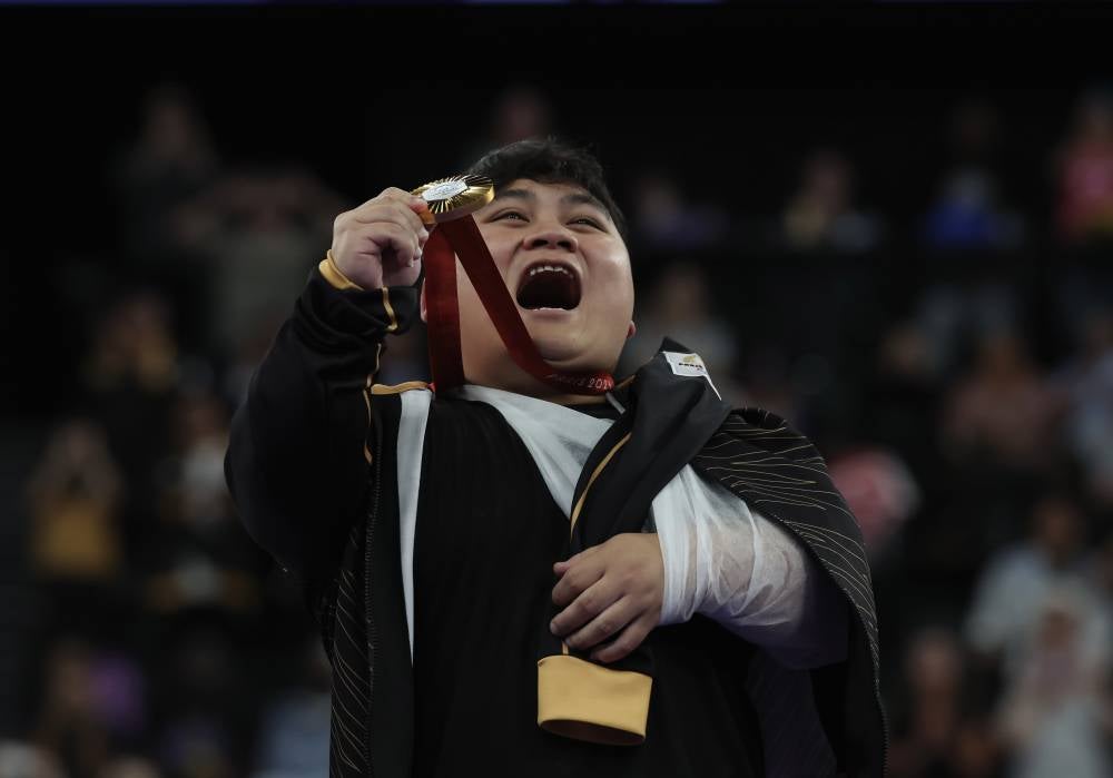 Bonnie secured Malaysia's second gold medal in Paris 2024, set a new world record in his own name by lifting 232kg on his final attempt at the Porte de La Chapelle Arena. Photo by Bernama
