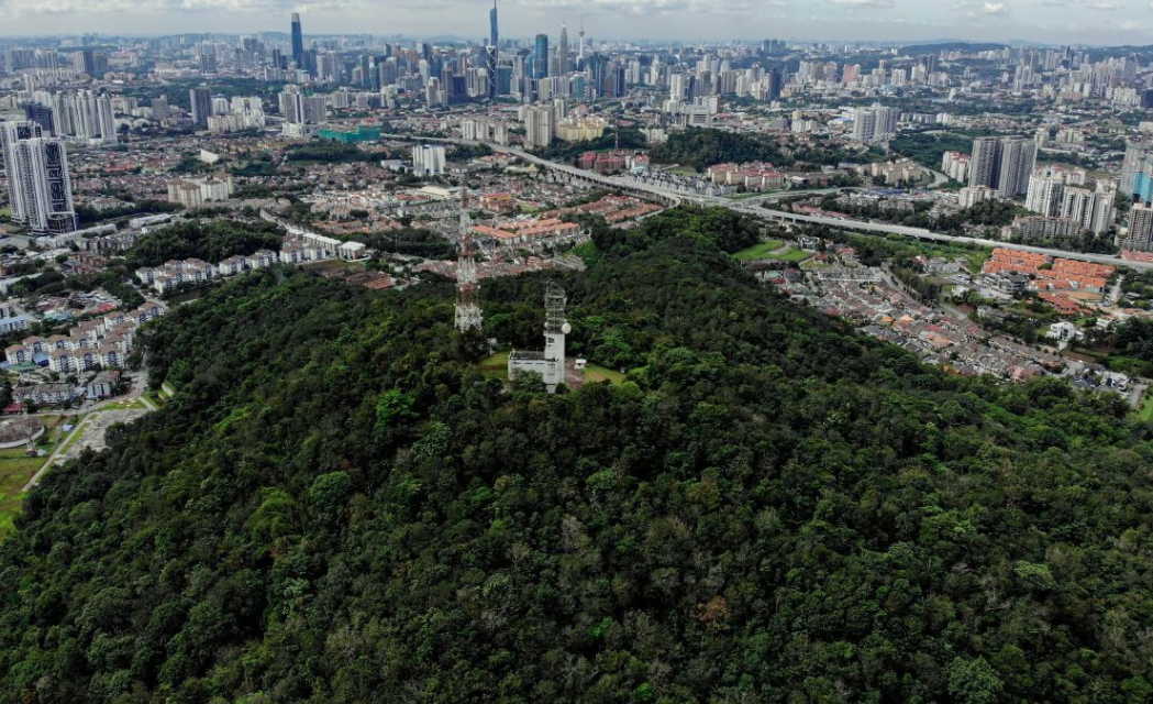 Bukit Dinding in Wangsa Maju here is among the remaining green lungs of the bustling capital city and a popular destination for hiking, jogging and cycling. However, few are aware that this 291-meter-high hill is also rich in geological treasures. Bernama FILE PIX