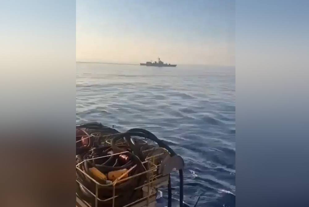 A Chinese frigate was seen near an oil platform in Sarawak.