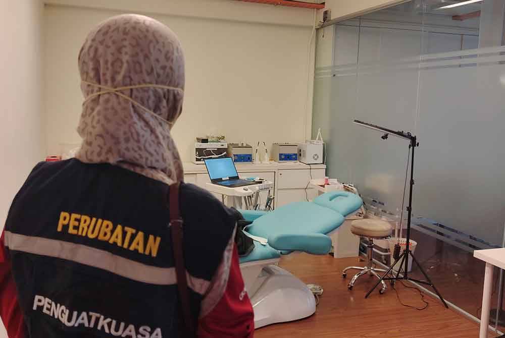 A room inside the premises in Jalan Sentul, Kuala Lumpur, suspected to be used for providing dental treatments to customers.
