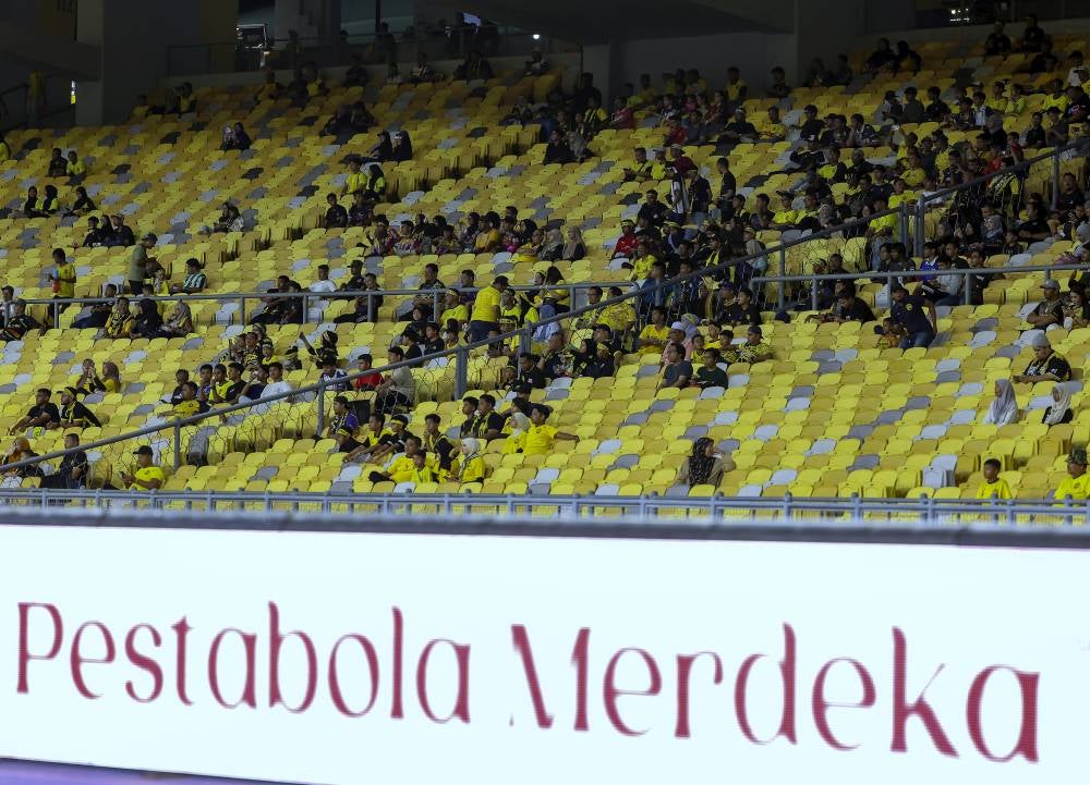 According to a local football observer, Harimau Malaya's consistent underperformance has led to a decline in stadium attendance, reflecting growing frustration and a need for revitalisation within Malaysian football. - Photo by Bernama
