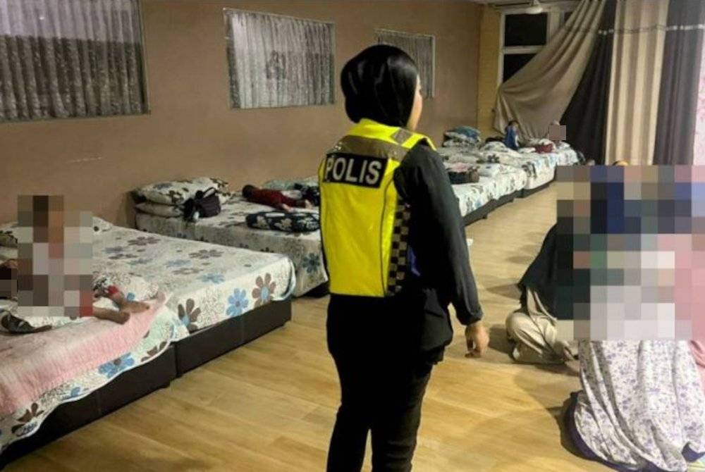 Royal Malaysia Police during their action in rescuing 402 children from various welfare homes in Selangor and Negeri Sembilan. - Photo courtesy of PDRM