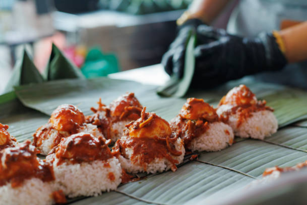 From grandmothers who once sold it for just RM0.60 in the 1950s, to children today who grab it from trendy cafes or food delivery apps, the dish has transcended time.
Photo source: 123rf