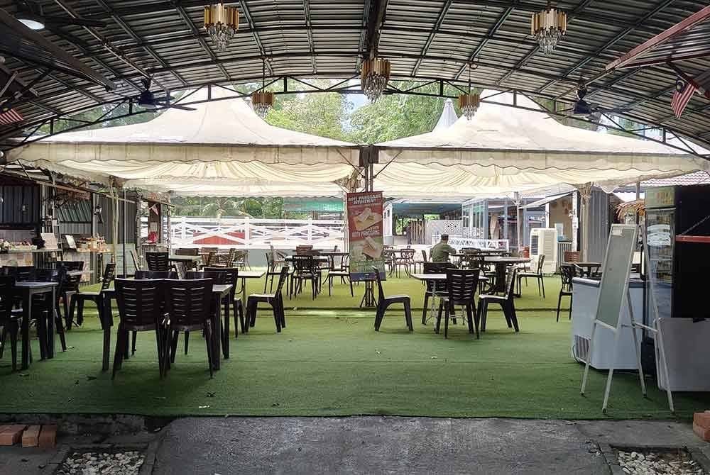 The food business premises at the Ikhwan Rawang business center were deserted with no visitors.