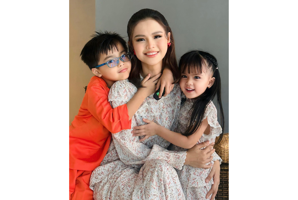 Bella and her two children. 