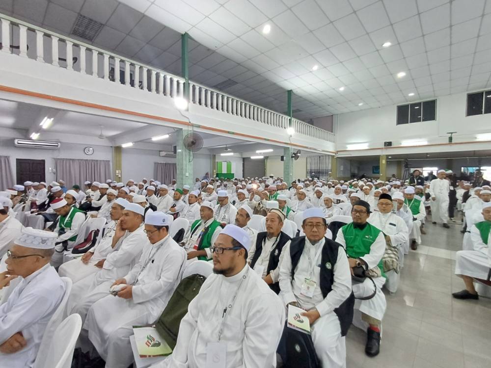 Among the Pas delegates at the Pas Muktamar. - Photo by Sinar