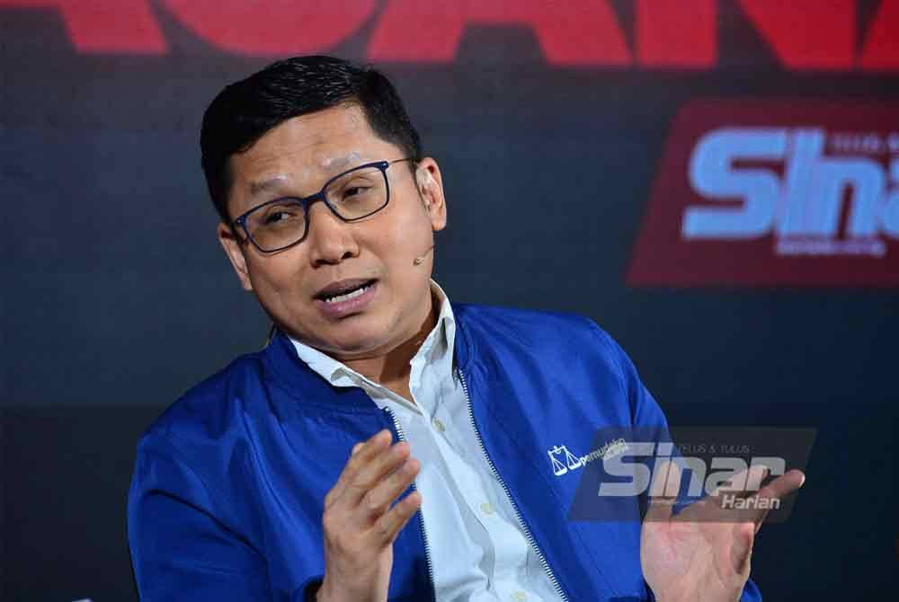 Johor Umno Youth chief Noor Azleen Ambros during the Wacana Sinar edition 456 programme entitled "Biru Apa Warna Mahkota?" yesterday. - Photo by ASRIL ASWANDI SHUKOR