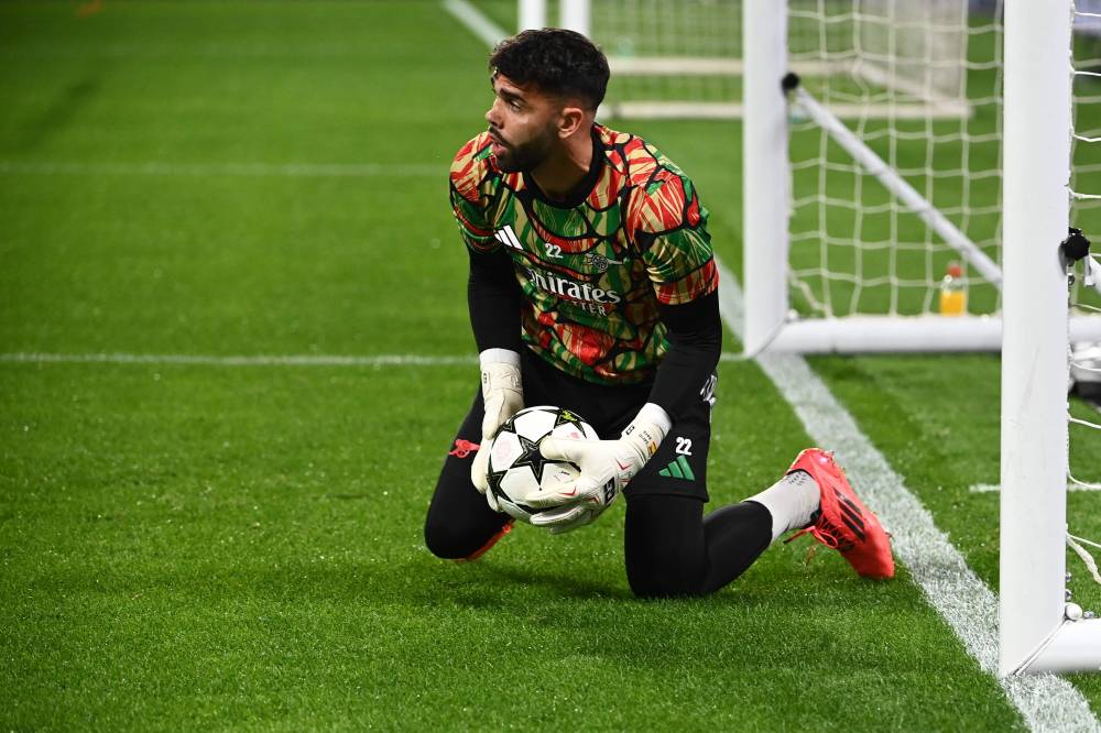 Arsenal's Spanish goalkeeper David Raya warms up prior to the UEFA Champions League 1st round day 1 football match between Atalanta Bergamo and Arsenal at the Atleti Azzurri d'Italia stadium in Bergamo on September 19, 2024. - Photo by AFP