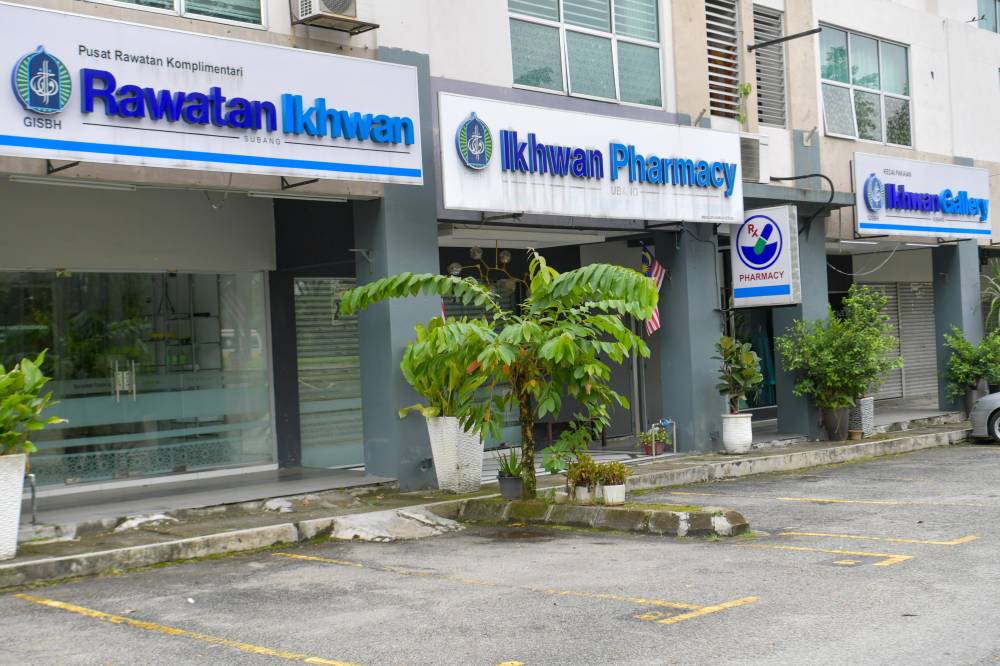 Several business premises believed to be managed by Global Ikhwan Services and Business Holdings Sdn Bhd (GISBH) were closed. - Photo by Bernama