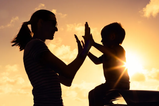 With heartfelt sincerity, Murthy shared how he and his wife, Sudha, prioritised reading with their children, illustrating their deep commitment to education. - Photo illustrated by Sinar Daily