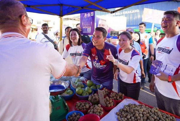 Kluang MP Wong Shu Qi with BN candidate for the Mahkota by-election Syed Hussein Syed Abdullah during a walkabout.