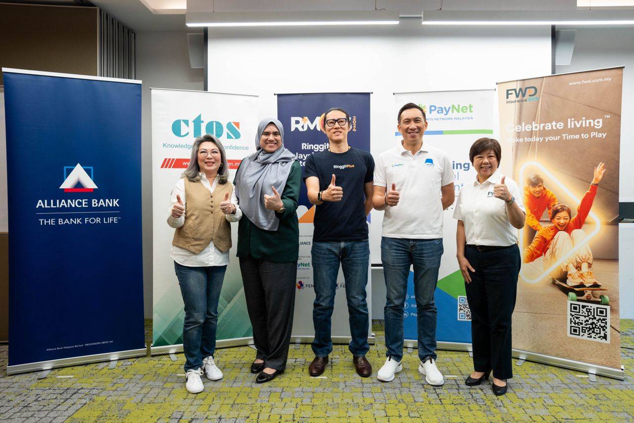 Also present at the event were PayNet Malaysia chief marketing officer, Gary Yeoh; FWD chief marketing officer, Susan Ong; CTOS Community Outreach and Events Manager, Noor Hazwani Mohamad Noor; and Alliance Bank’s Consumer Banking head, Gan Pai Li. - Photo by RinggitPlus's management