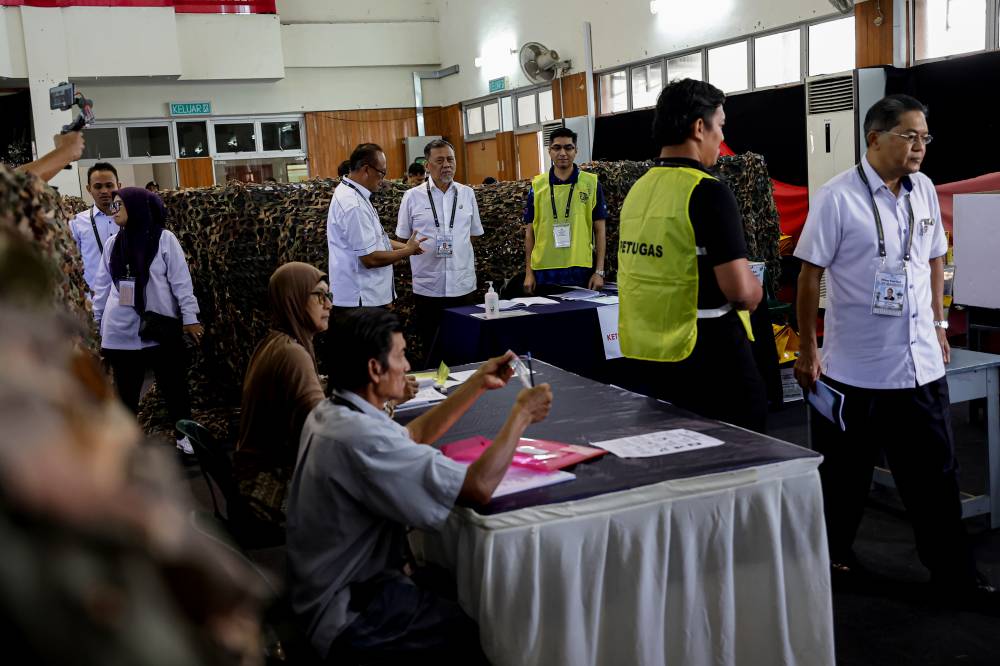 The by-election is a straight fight between Syed Hussien Syed Abdullah of the Barisan Nasional (BN) and Mohamad Haizan Jaafar of the Perikatan Nasional (PN). - Photo by Bernama