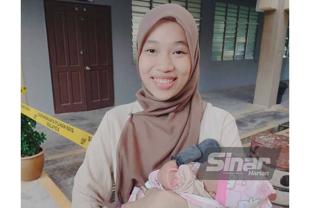 Nur Syafiqah arrived at the polling centre at 8.45am, carrying her 30-day-old baby. - Photo by Sinar