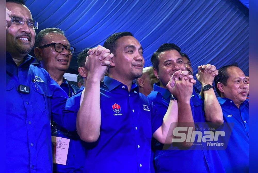 Barisan Nasional triumphs in the Mahkota by-election, securing a commanding majority with 20,648 votes. - Photo by Sinar