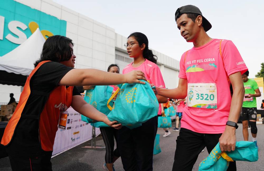 Lotus's Ceria Charity Run 2024 at Lotus's Ara Damansara, today. - Photo by ROSLI TALIB
