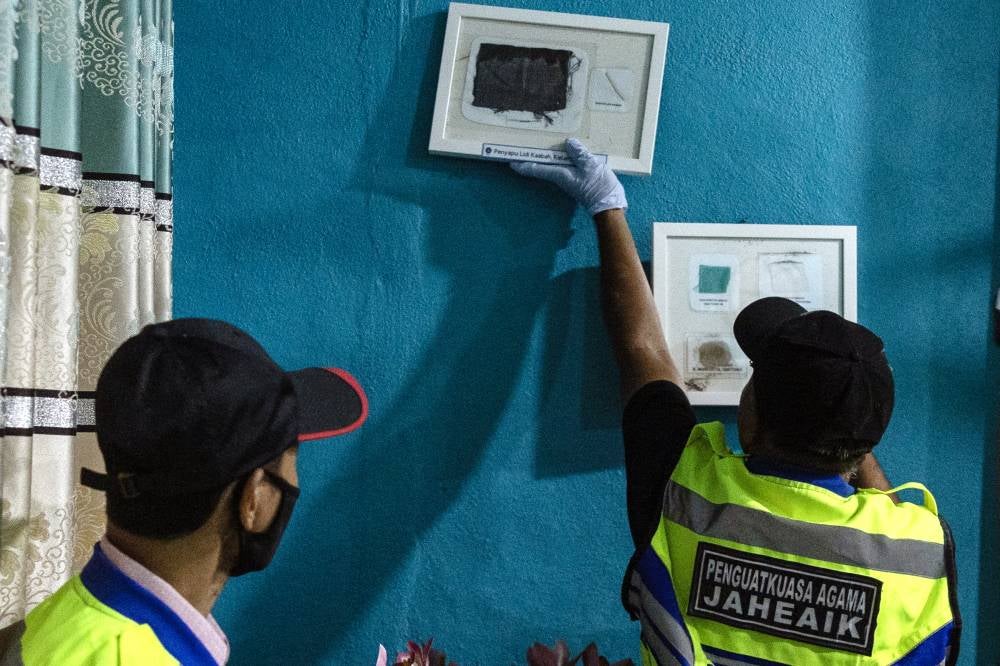 Jais found that the members' marriages and divorces were arranged by the group leaders, who also dictated the marriage solemnisation process, in addition to the lack of valid documentation or registration of marriages. - Photo by Bernama