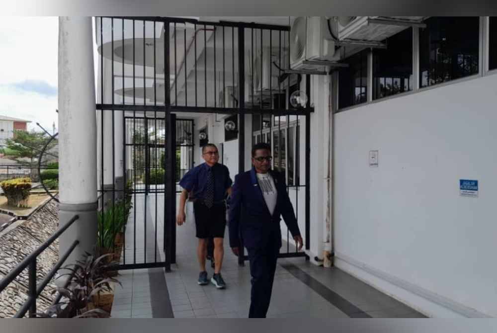 Athur (behind) - Photo by Sinar