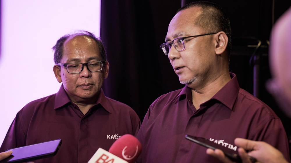 During a press conference held at the Park Royal Hotel Penang on Thursday, Azman and Sabri engaged with media members, addressing inquiries and providing insights about the newly launched products, "Kaotim Car and Kaotim Motor".