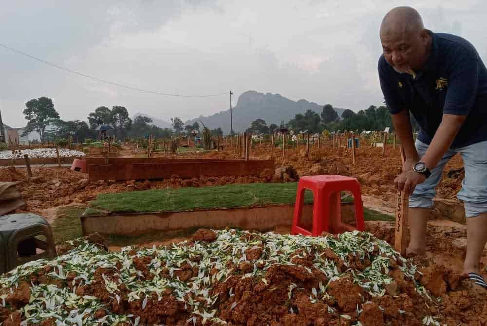 Jamaludin also expressed his gratitude to all those involved in managing his son's funeral arrangements until completion.