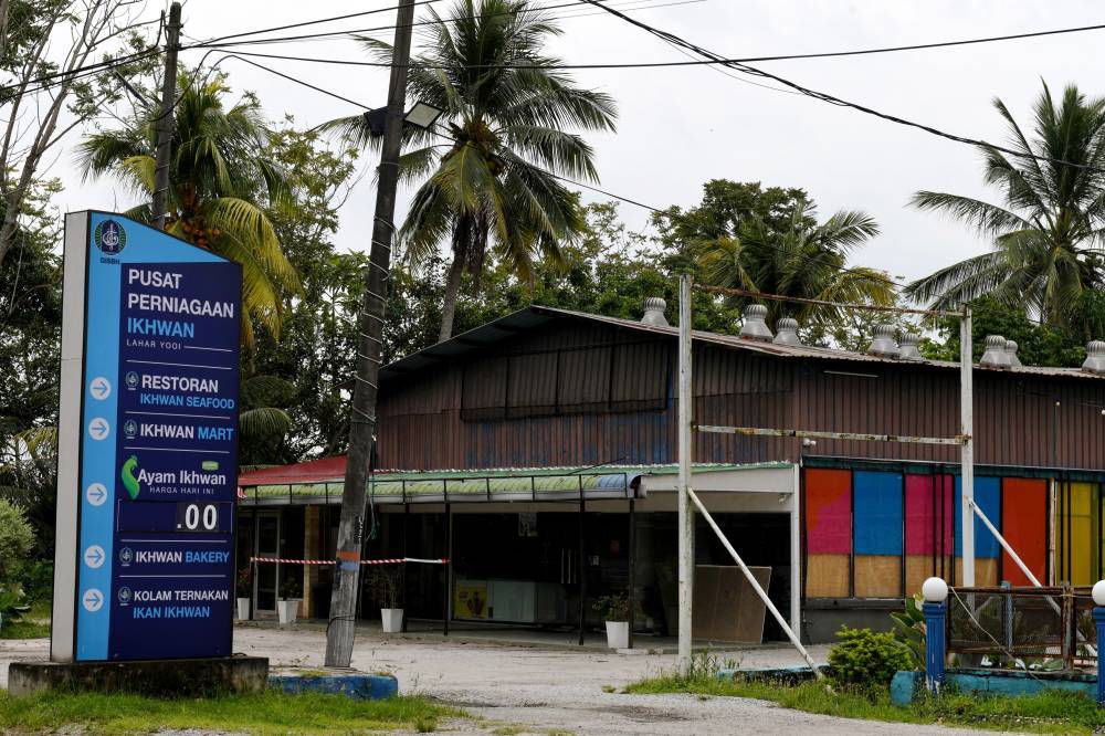Business premises believed to be linked to GISBH in Penang which were closed. - BERNAMA FILE PIX