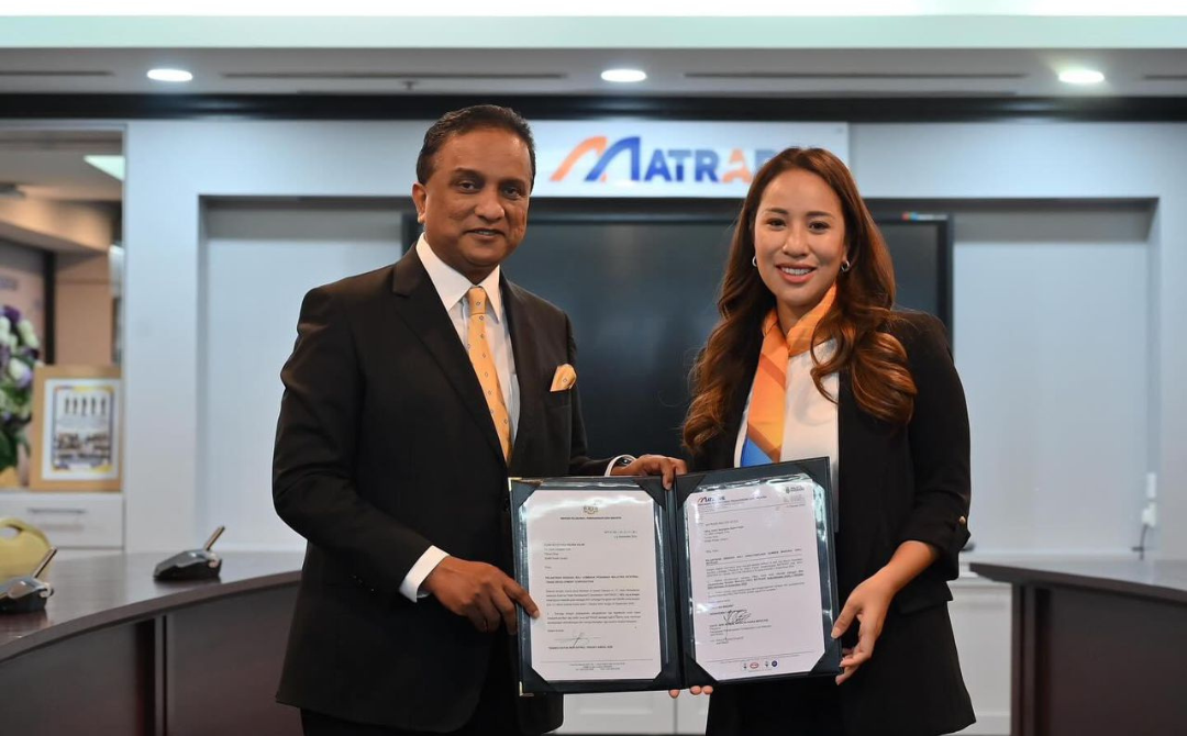 Datuk Seri Reezal Merican Naina (left) and Nooryana (right) - Source: Facebook @ReezalMericanNaina