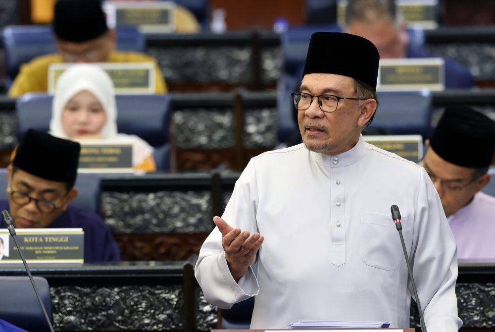 Anwar Ibrahim tabling the 2025 Budget. 