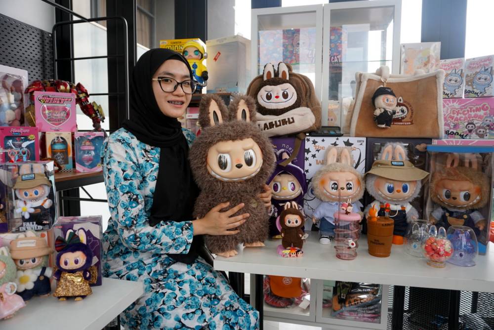 Influencer and entrepreneur Soffea Dini Zulkifly, 19, showcases her collection of Labubu figurines, which she has been collecting over the past two months. Photo by Bernama
