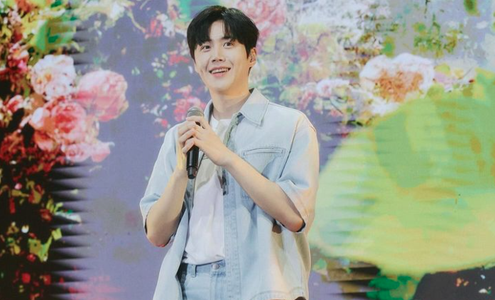 Mr Muscle has partnered with popular South Korean actor Kim Seon Ho to enhance home cleaning for Malaysian households, bringing charm and versatility to the cleaning experience. - Photo: Instagram / seonho__kim 