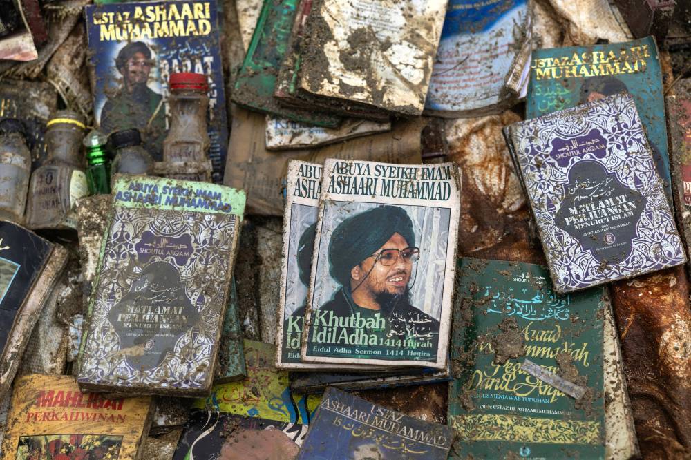 Zulkifli said that based on Jakim's observations, the Tarekat Aurad Muhamadiyah continues to be practised by followers due to several factors, including the secretive nature of the practice and the strong influence of former Al-Arqam leader Ashaari Muhammad among followers, even after the fatwa was issued. - BERNAMA FILE PIX
