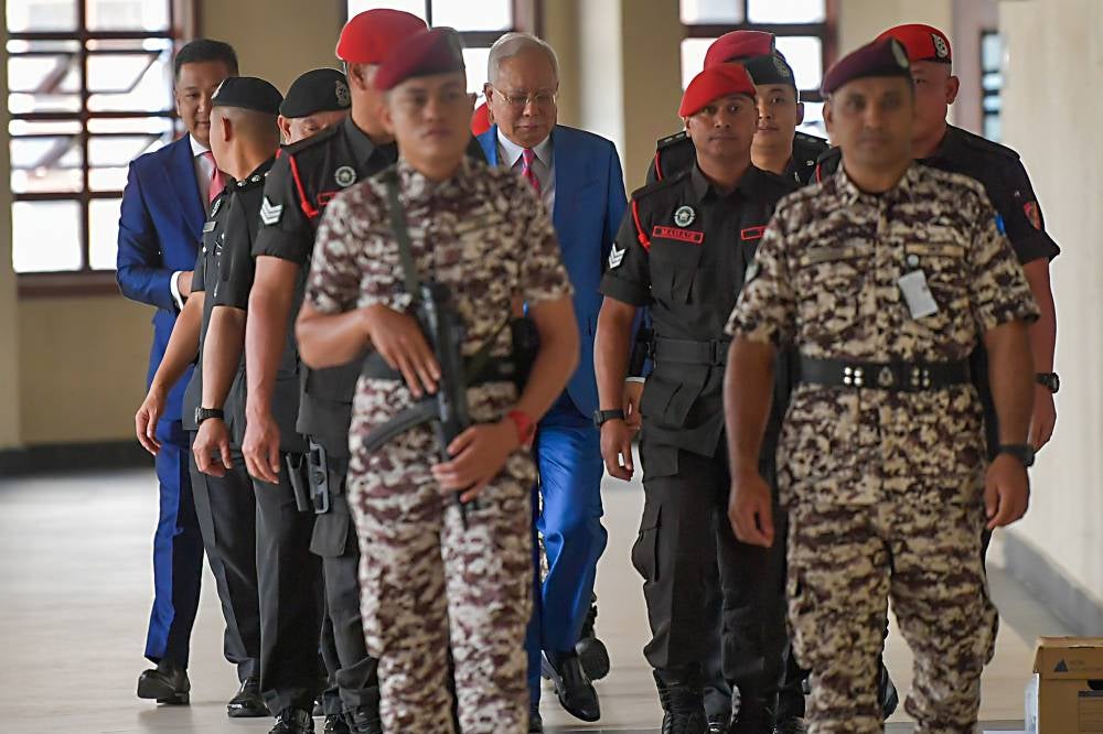 According to a political analyst, Najib’s apology served a dual purpose, functioning as both a genuine attempt to regain trust and a calculated manoeuvre to test the waters. - File photo by Bernama