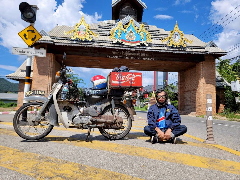Riding only a classic 1980s motorcycle, an IT technician recently completed a solo journey covering over 5,500 kilometers to northern Thailand. Photo by Bernama